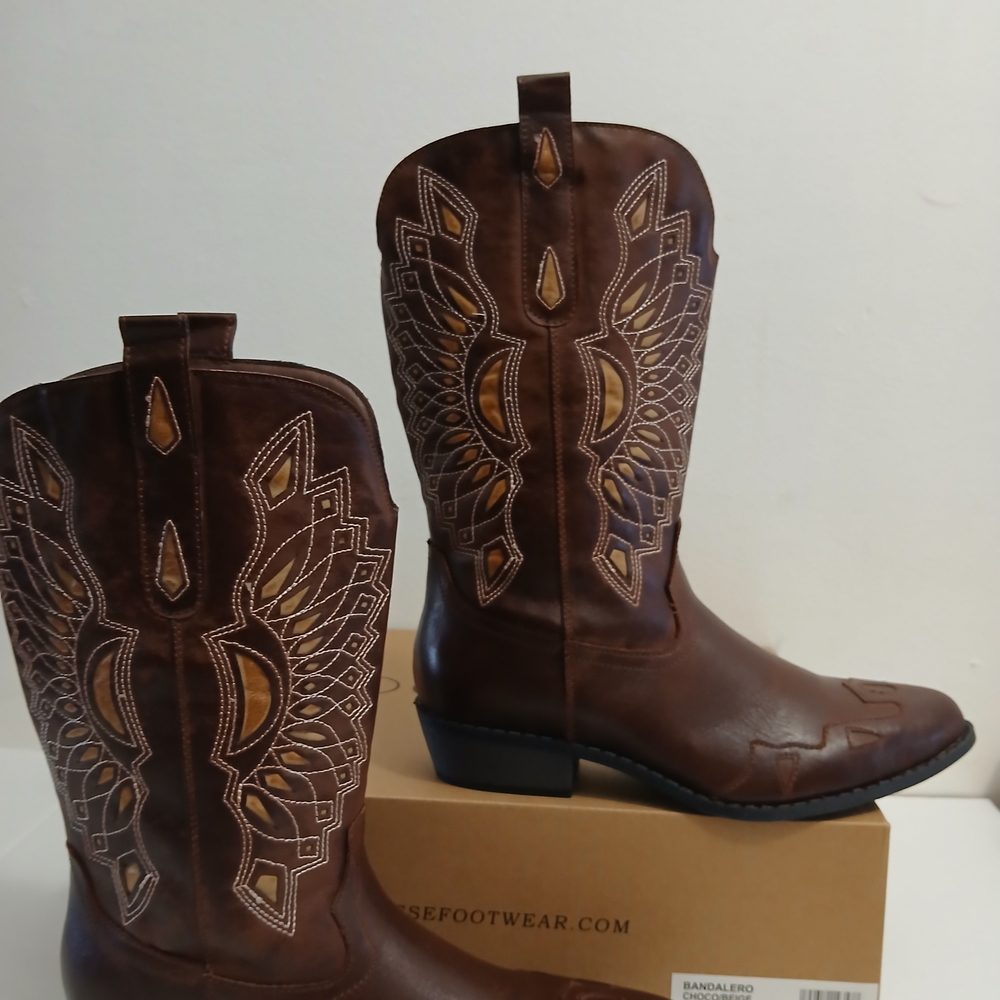 Coconuts by Matisse Brown and Tan Embroidered Winter Boots Various Sizes - Picture 2 of 12